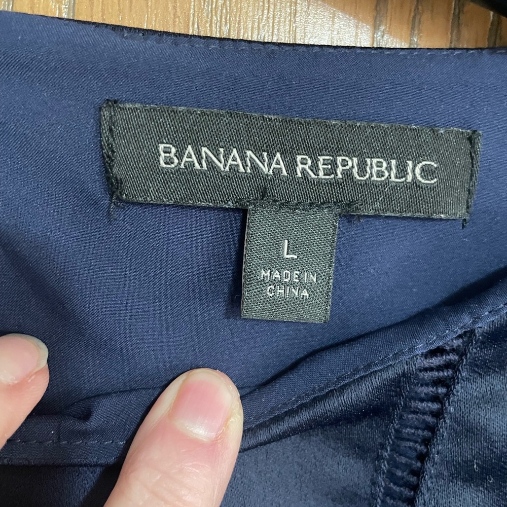 Banana Republic Blouse in Navy Blue - Picture 4 of 5